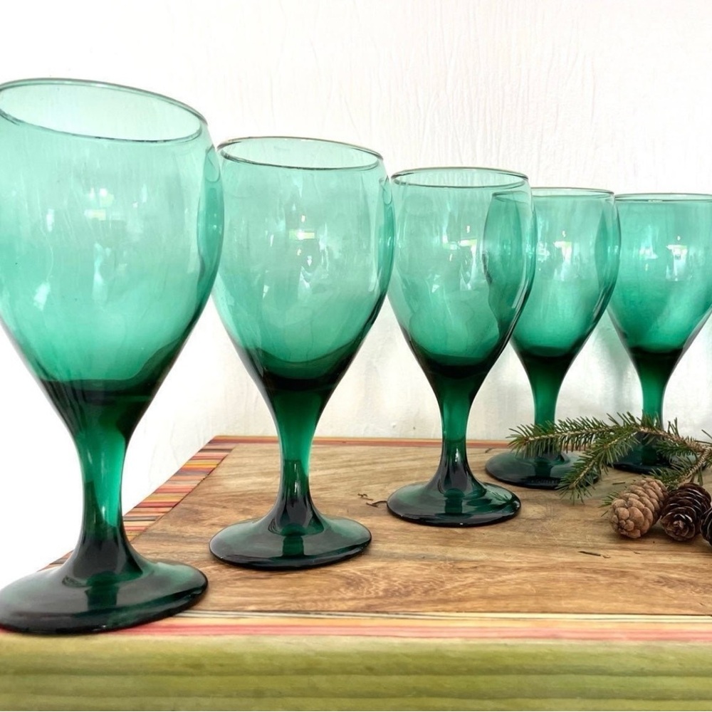 🎉HOST PICK🎉Vintage Libbey Juniper Green Wine Glasses with Gold rim - Set of 6